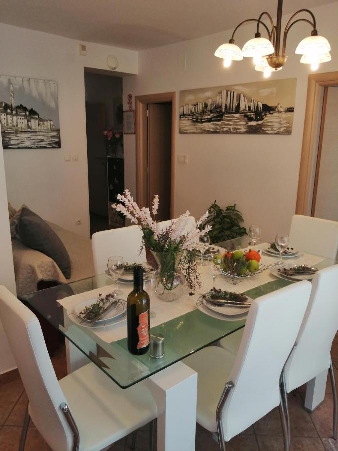 Apartments Villa Nona 우마그 외부 사진